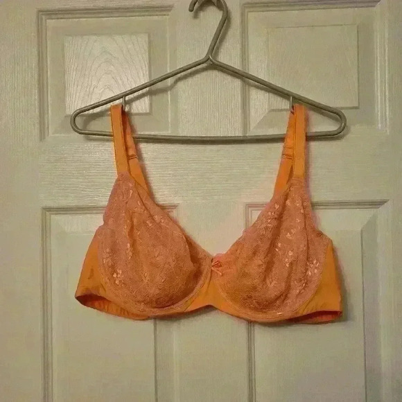 Voglo  Adriana Size 44C Underwire Lace Satin Peach Bra - Picture 1 of 8